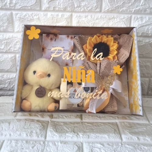 Caja Regalo con Pollito, Chocolates y Girasol