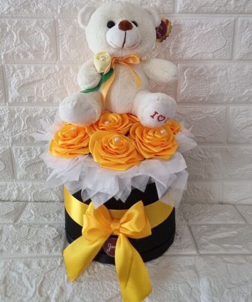 Arreglo con Oso Blanco y Rosas Amarillas
